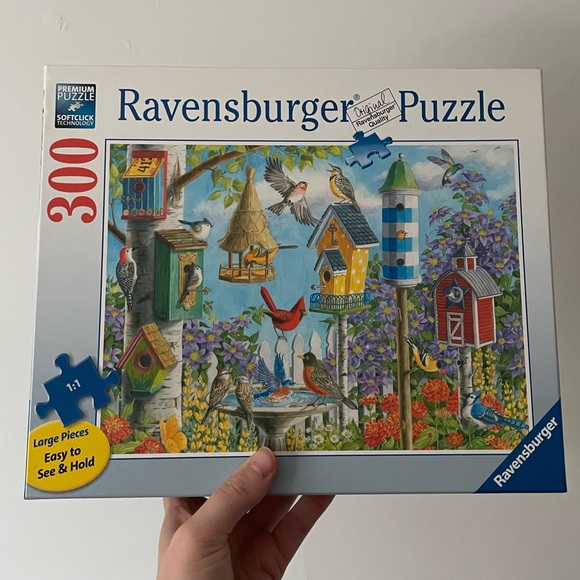 300 pc Puzzle 🧩 Birdhouses - Picture 1 of 2
